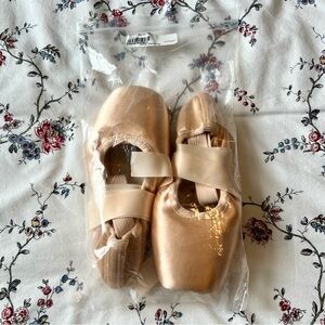 Bloch Eurostretch Pointe Shoes - 5.5XX - Good condition!